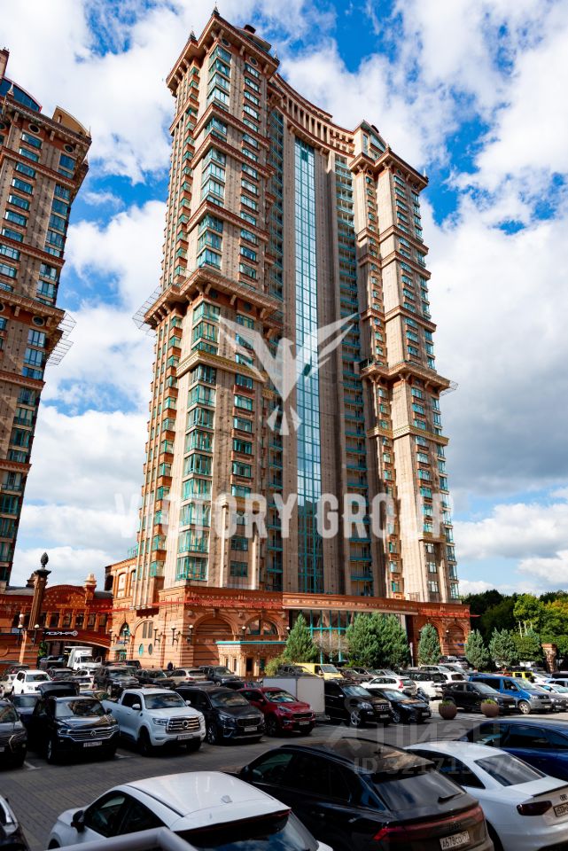 Продажа 4-комн квартиры на вторичном рынке Авиационная улица, 79