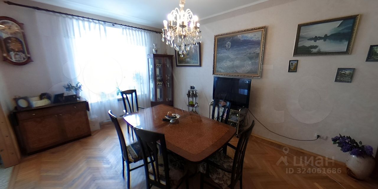 Продажа 4-комн квартиры на вторичном рынке Каменноостровский проспект, 42Б