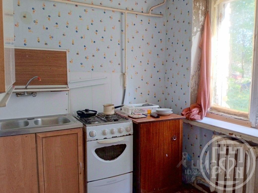 Продажа 1-комн квартиры на вторичном рынке пос. Кирпичное, улица Комсомольская,  д. 12