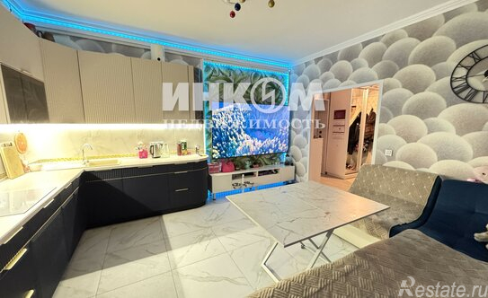 Продажа 3-комн квартиры на вторичном рынке пр-кт Защитников Москвы,  д. 1