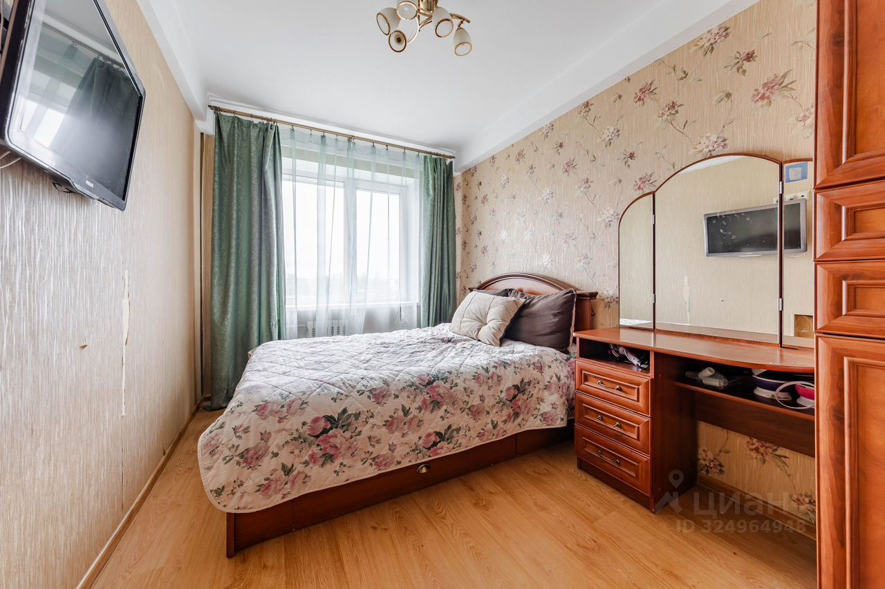 Продажа 4-комн квартиры на вторичном рынке пос. Войсковицы, площадь Манина, 14
