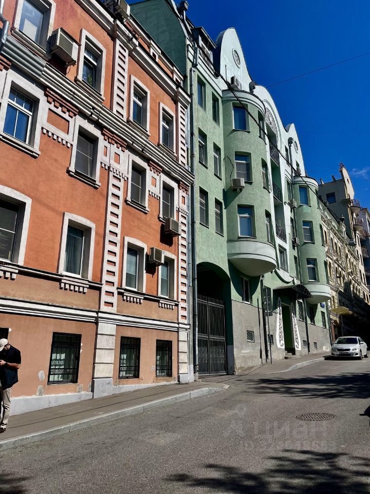 Продажа 4-комн квартиры на вторичном рынке Трубная улица, 22/1