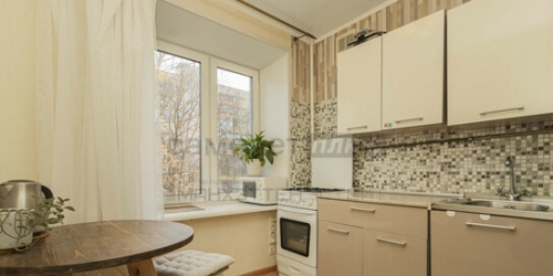 2-комн квартира улица Приорова,  д. 3