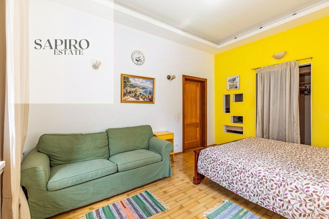 Продажа 4-комн квартиры на вторичном рынке 1-я Брестская улица, 36