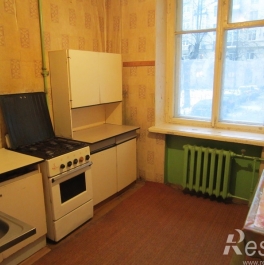 Продажа 2-комн квартиры на вторичном рынке Сестрорецкая ул ,  д. 3