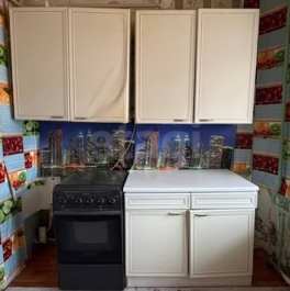 Продажа 1-комн квартиры на вторичном рынке Кириши, ул Нефтехимиков,  д. 6