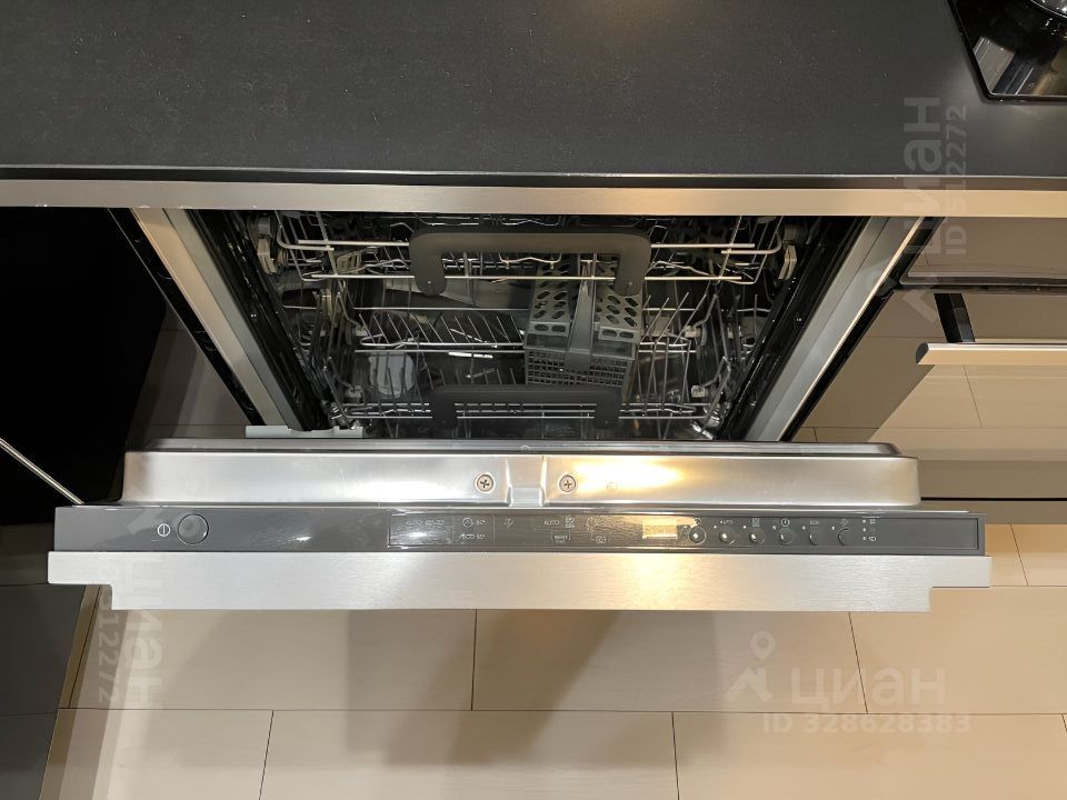 Продажа 2-комн квартиры на вторичном рынке Большая Академическая улица, 75К2