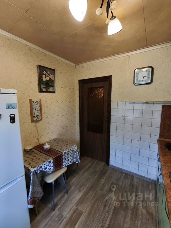 Продажа 2-комн квартиры на вторичном рынке пос. Возрождение, 1