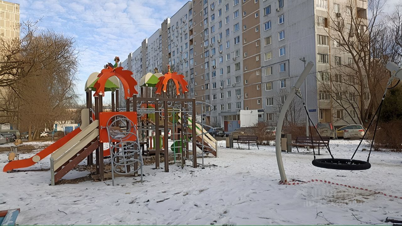 Продажа 3-комн квартиры на вторичном рынке Вересковая улица, 13