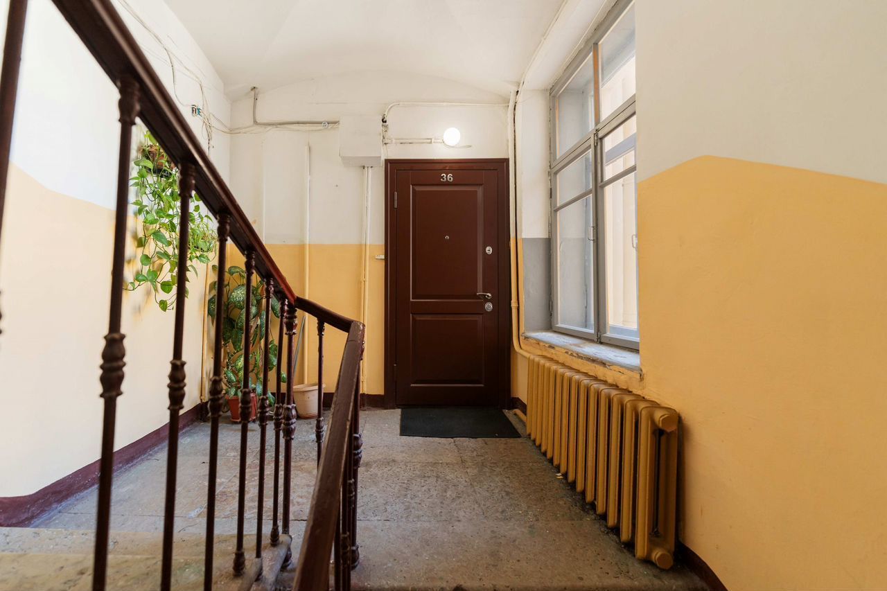 Продажа 3-комн квартиры на вторичном рынке Моховая улица, 4