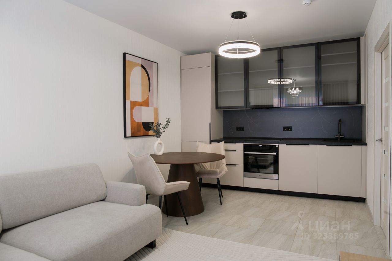 Продажа 2-комн квартиры на вторичном рынке улица Вертолетчиков, 21к5