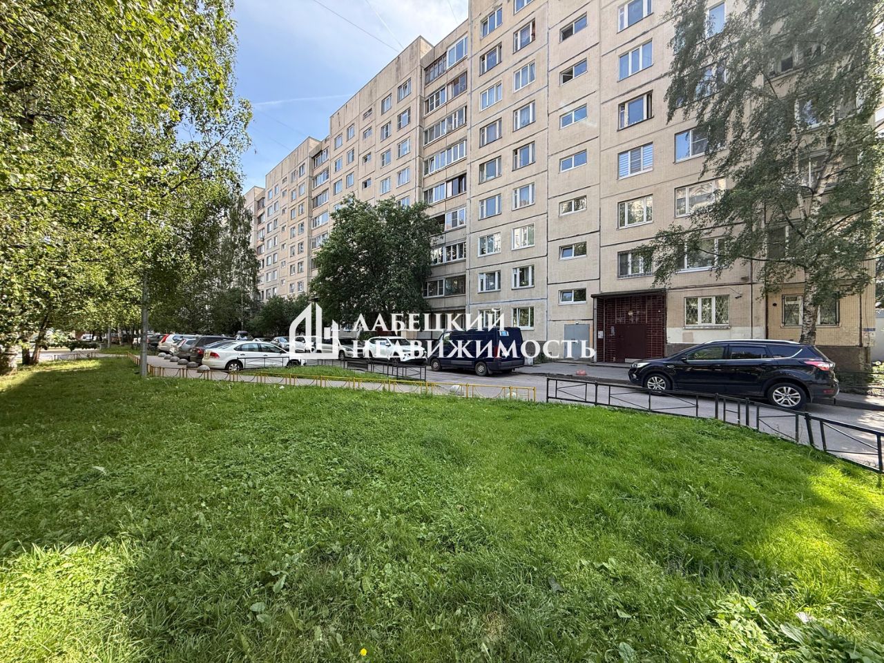 Продажа 2-комн квартиры на вторичном рынке улица Уточкина, 2К2