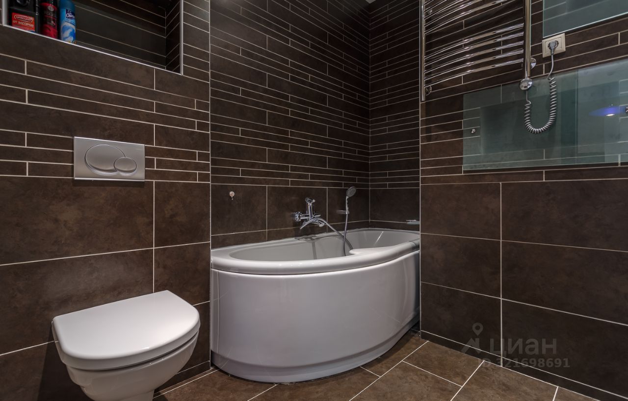 Продажа 4-комн квартиры на вторичном рынке Мосфильмовская улица, 70к1