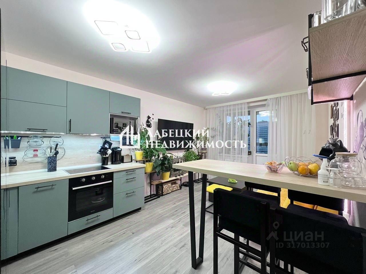 Продажа 2-комн квартиры на вторичном рынке Мурино, улица Шоссе в Лаврики, 72к4