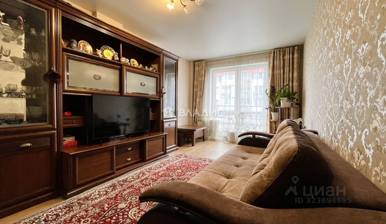 Продажа 2-комн квартиры на вторичном рынке Нахабино пгт, улица Белобородова, 12