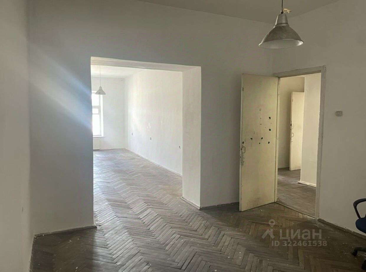 Продажа 4-комн квартиры на вторичном рынке Невский проспект, 139
