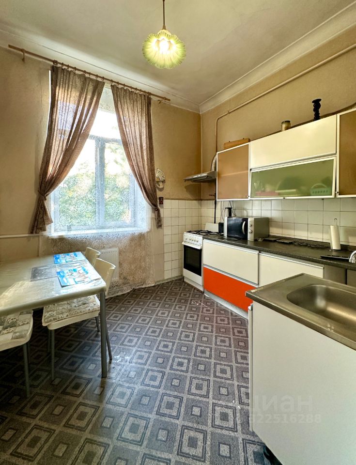 Продажа 3-комн квартиры на вторичном рынке Среднеохтинский проспект, 14