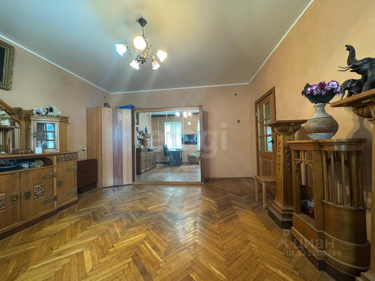 Продажа 2-комн квартиры на вторичном рынке улица Черняховского, 52Г