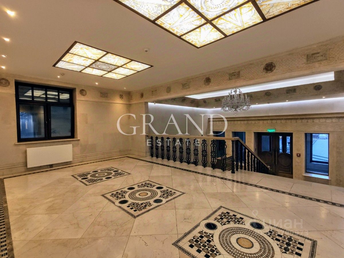 Продажа 4-комн квартиры на вторичном рынке переулок Хилков, 1