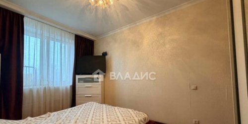 3-комн квартира Изюмская улица,  д. 28