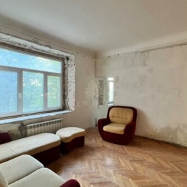 Продажа 3-комн квартиры на вторичном рынке улица Климашкина,  д. 20
