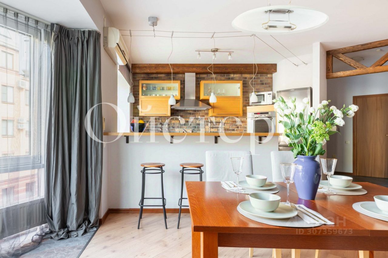 Продажа 3-комн квартиры на вторичном рынке набережная Канала Грибоедова, 89