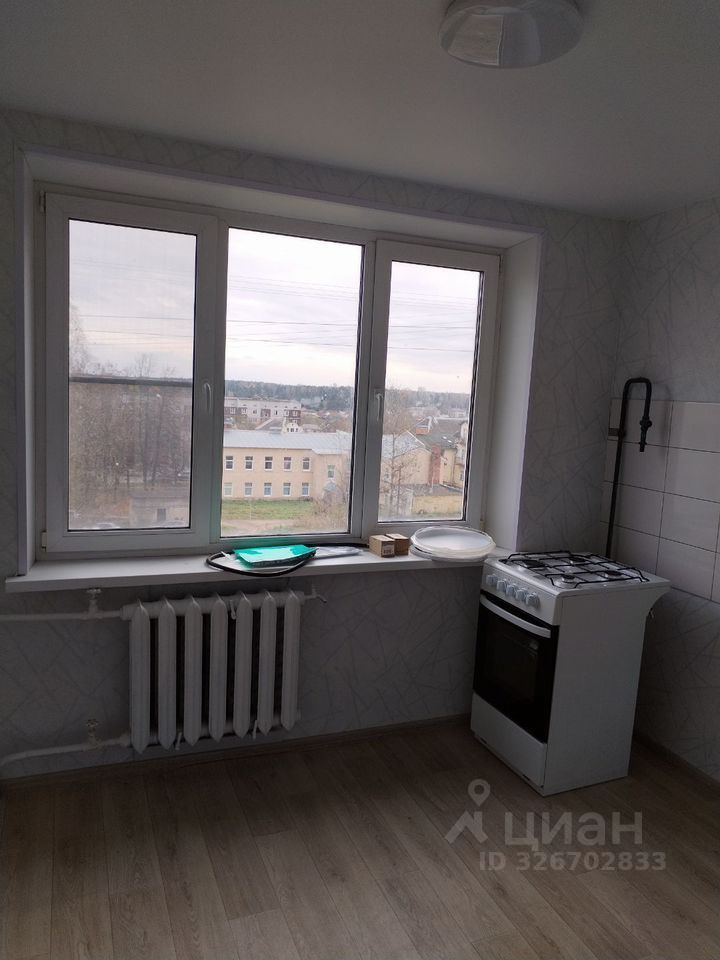Продажа 2-комн квартиры на вторичном рынке Луга, проспект Урицкого, 24