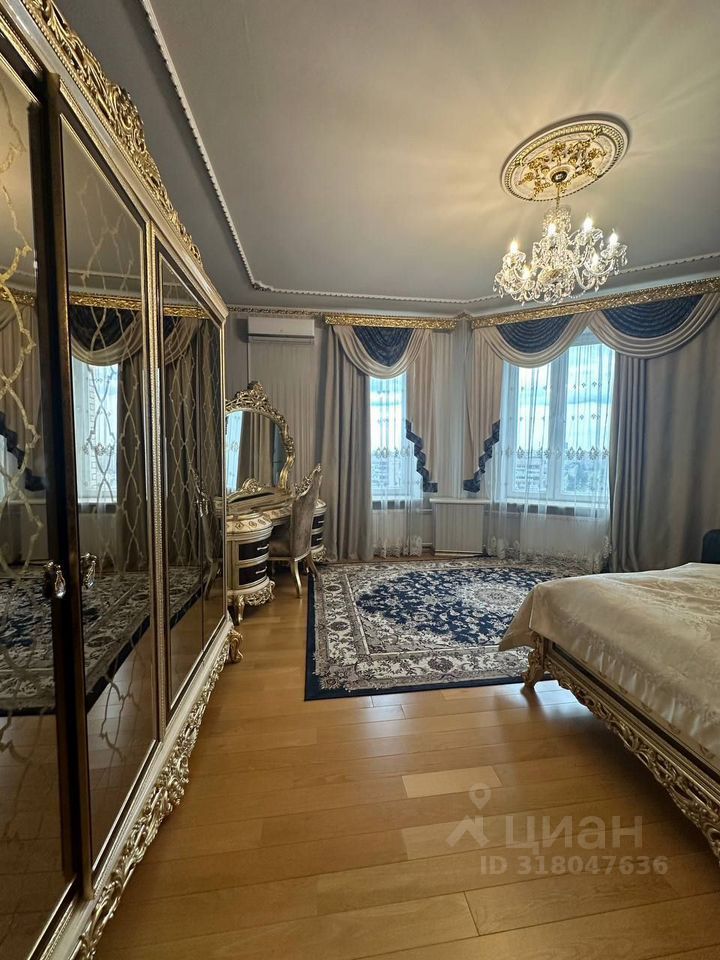Продажа 3-комн квартиры на вторичном рынке улица Бадаева, 6к1