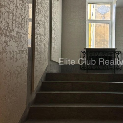 Студия 8-я Васильевского острова линия, 19