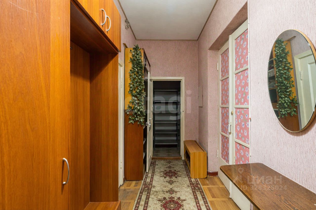 Продажа 2-комн квартиры на вторичном рынке улица Коммуны, 51к1