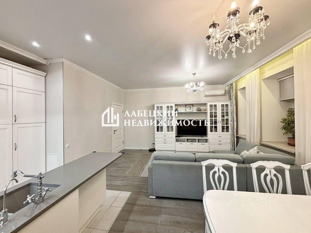 Аренда 2-комн квартиры на вторичном рынке Адмиралтейская набережная, 6