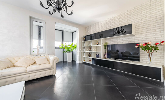 Продажа 4-комн квартиры на вторичном рынке Петергофское ш,  д. 45