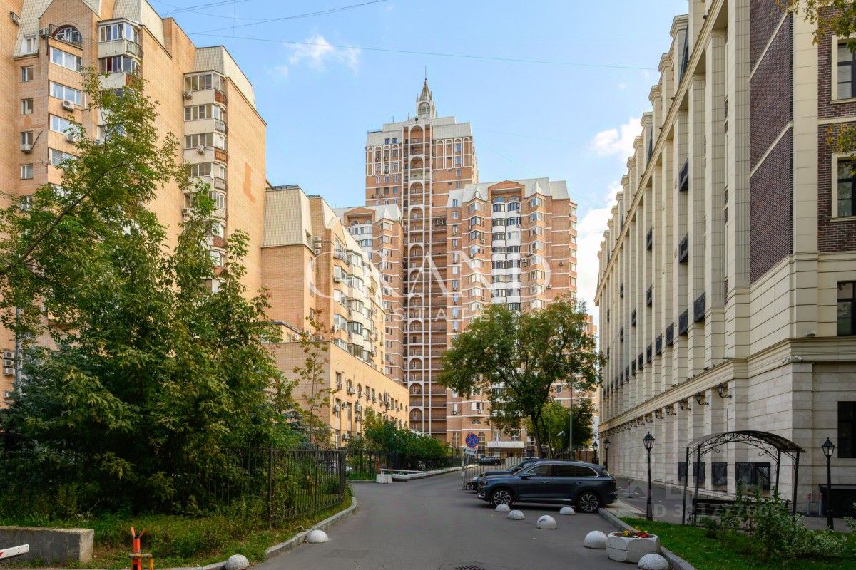 Продажа 6-комн квартиры на вторичном рынке Зоологическая улица, 22