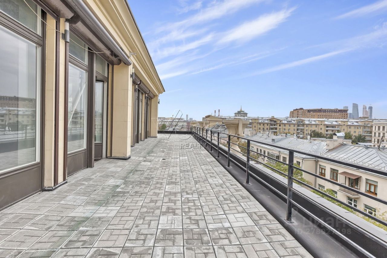 Продажа 5-комн квартиры на вторичном рынке Большой Левшинский переулок, 11