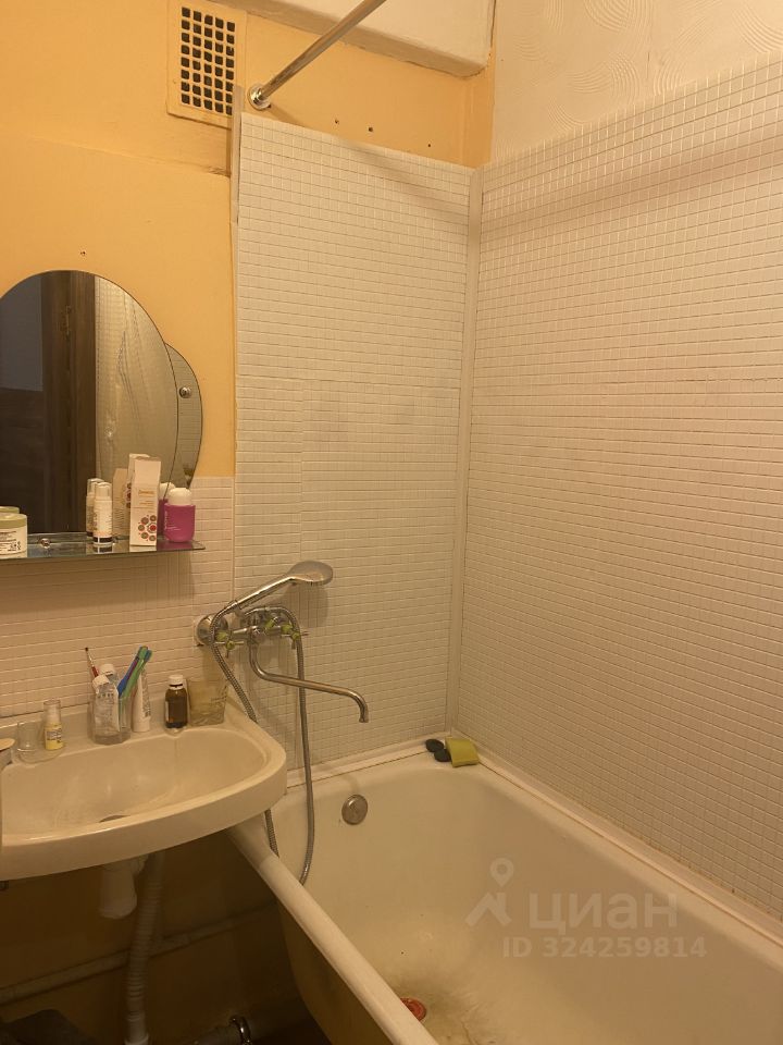 Продажа 1-комн квартиры на вторичном рынке улица Орджоникидзе, 35К2