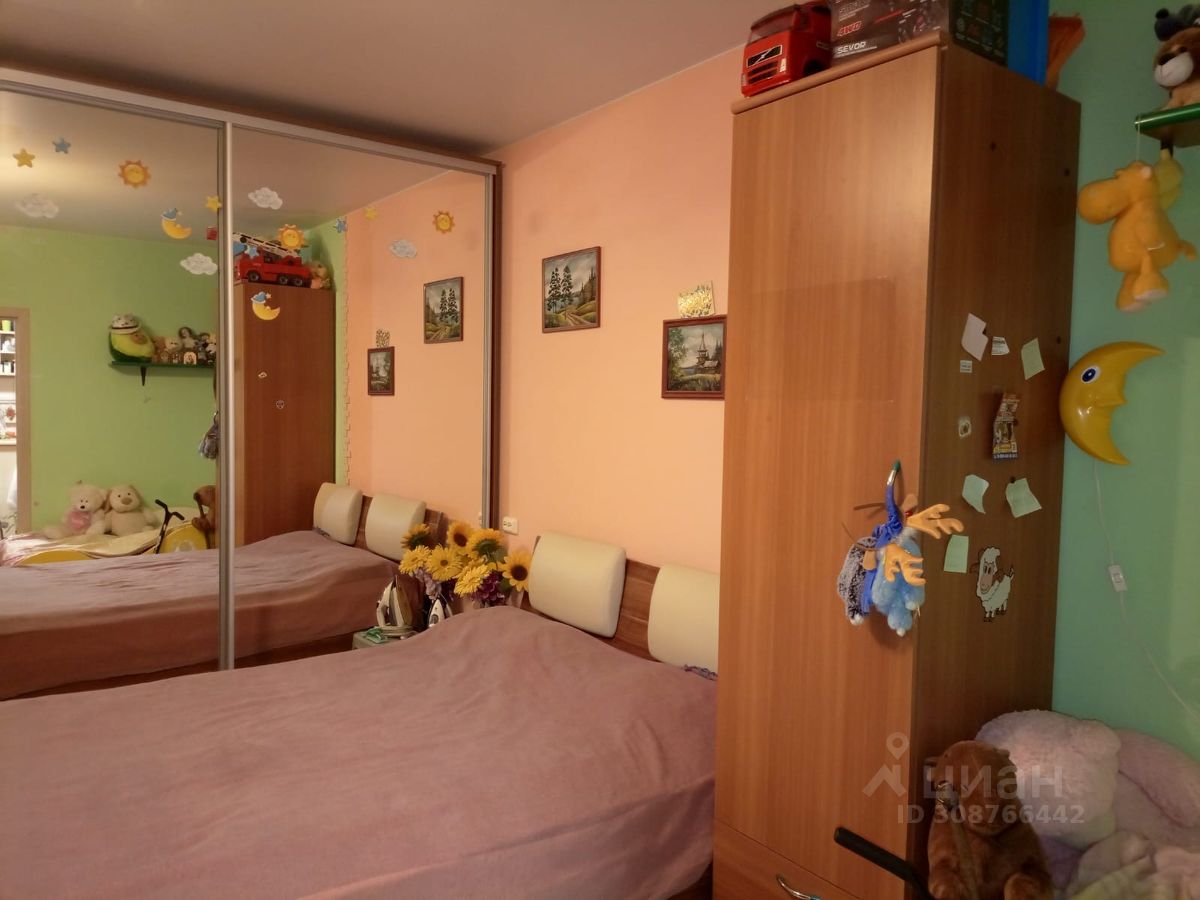 Продажа 1-комн квартиры на вторичном рынке Варежки кв-л, улица Каштановая,  д. 4