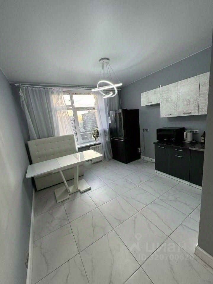 Продажа 2-комн квартиры на вторичном рынке Химки, улица Германа Титова, 10