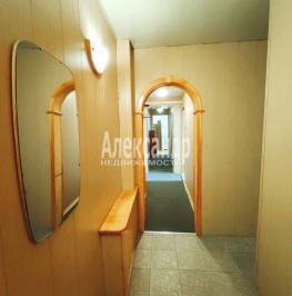 Продажа 3-комн квартиры на вторичном рынке Ломаная ул. ,  д. 3б