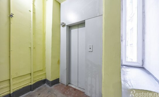 Продажа 2-комн квартиры на вторичном рынке Старо-Петергофский пр-кт,  д. 15