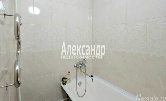 Продажа 3-комн квартиры на вторичном рынке Красное Село г, Спирина ул,  д. 14 к2