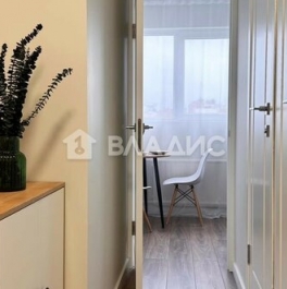 Продажа 1-комн квартиры на вторичном рынке Есенина ул,  д. 8,  к. 1