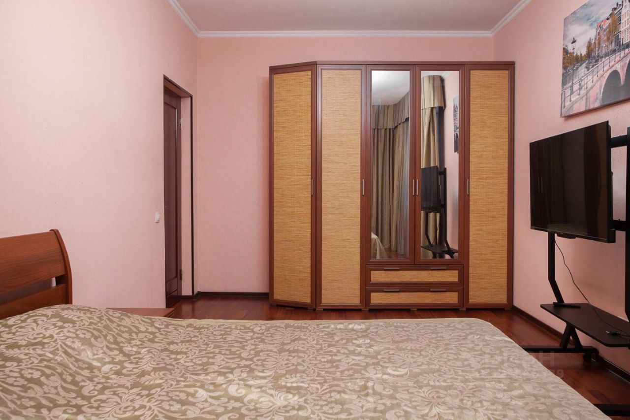 Продажа 3-комн квартиры на вторичном рынке Краснопутиловская улица, 66к2