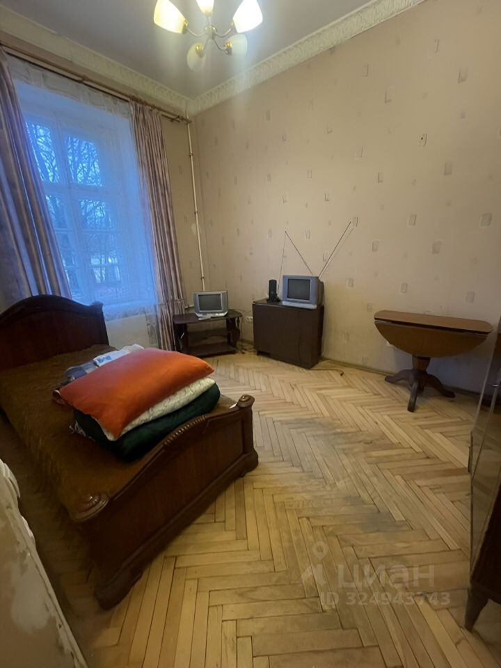 Продажа 3-комн квартиры на вторичном рынке пос. Стрельна, Санкт-Петербургское шоссе, 69