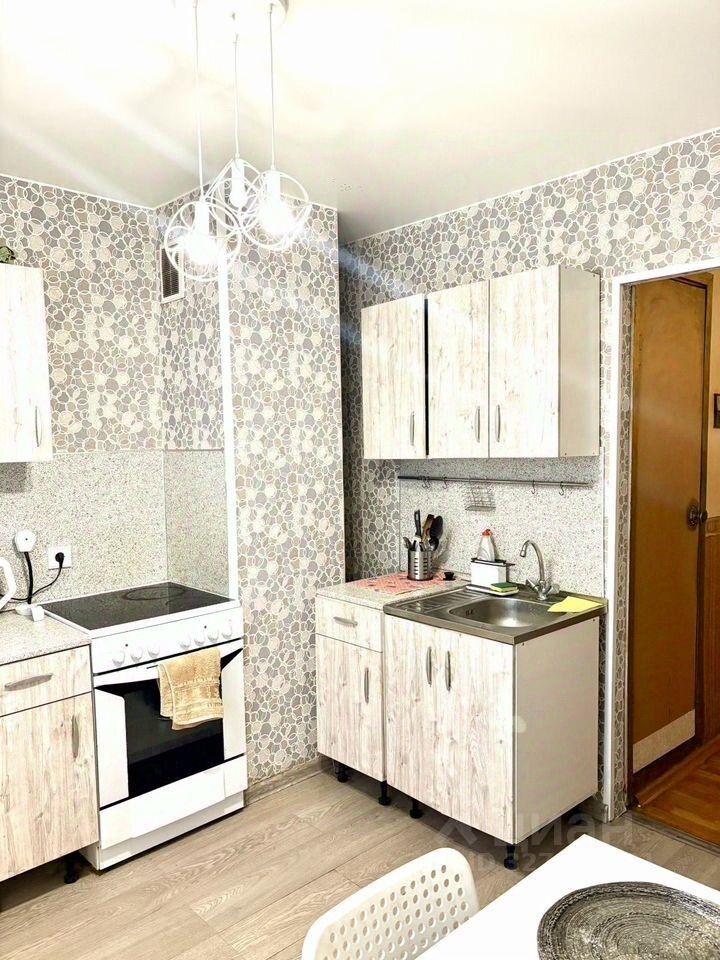 Продажа 3-комн квартиры на вторичном рынке улица Крыленко, 45К3