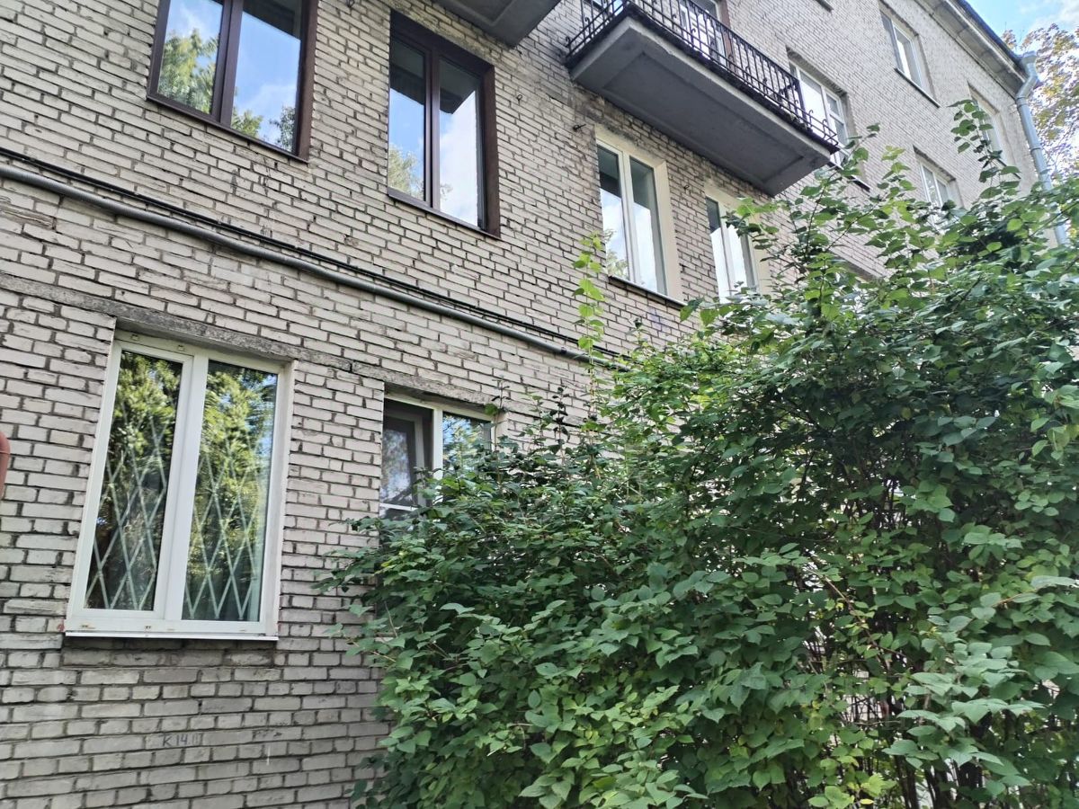 Продажа 2-комн квартиры на вторичном рынке улица Коммуны, 51к1