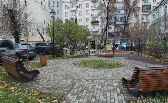 Продажа 2-комн квартиры на вторичном рынке Садовая-Каретная улица,  д. 8 с2