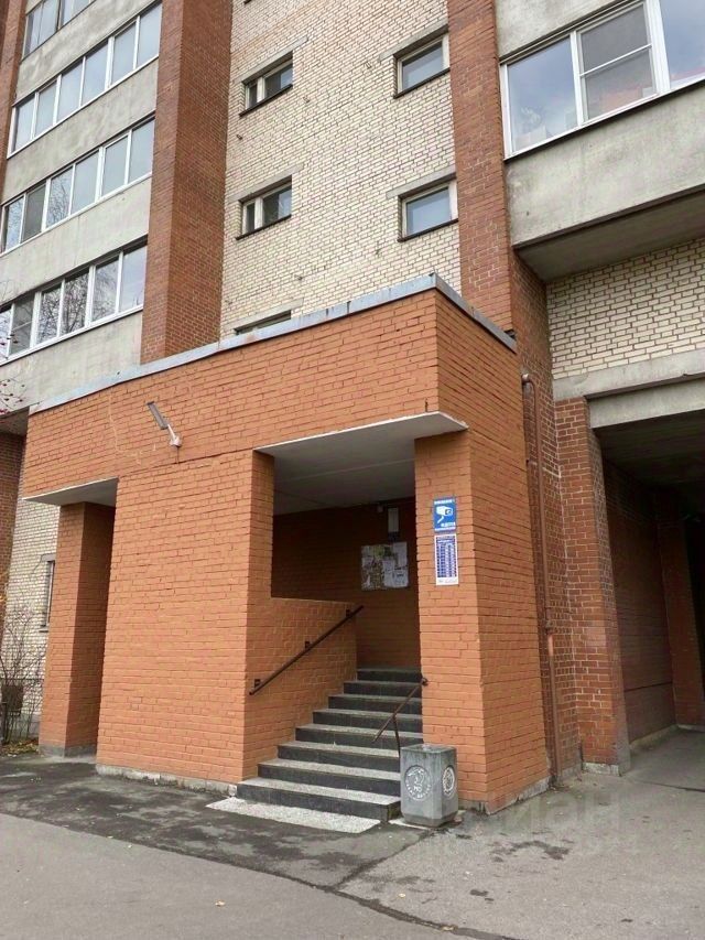 Продажа 3-комн квартиры на вторичном рынке Долгоозерная улица, 1