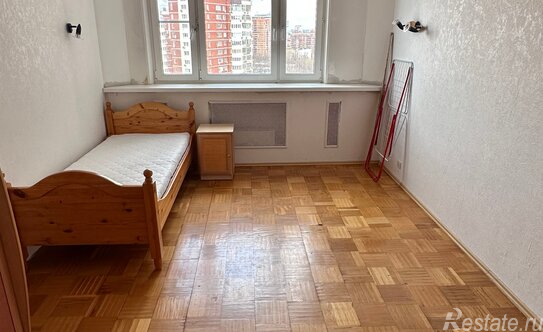 Продажа 4-комн квартиры на вторичном рынке ул Академика Пилюгина,  д. 8,  к. 1