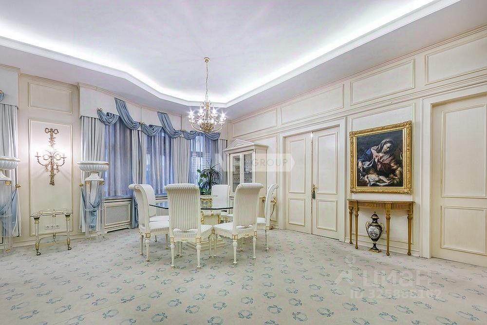 Продажа 4-комн квартиры на вторичном рынке улица Большая Ордынка, 67