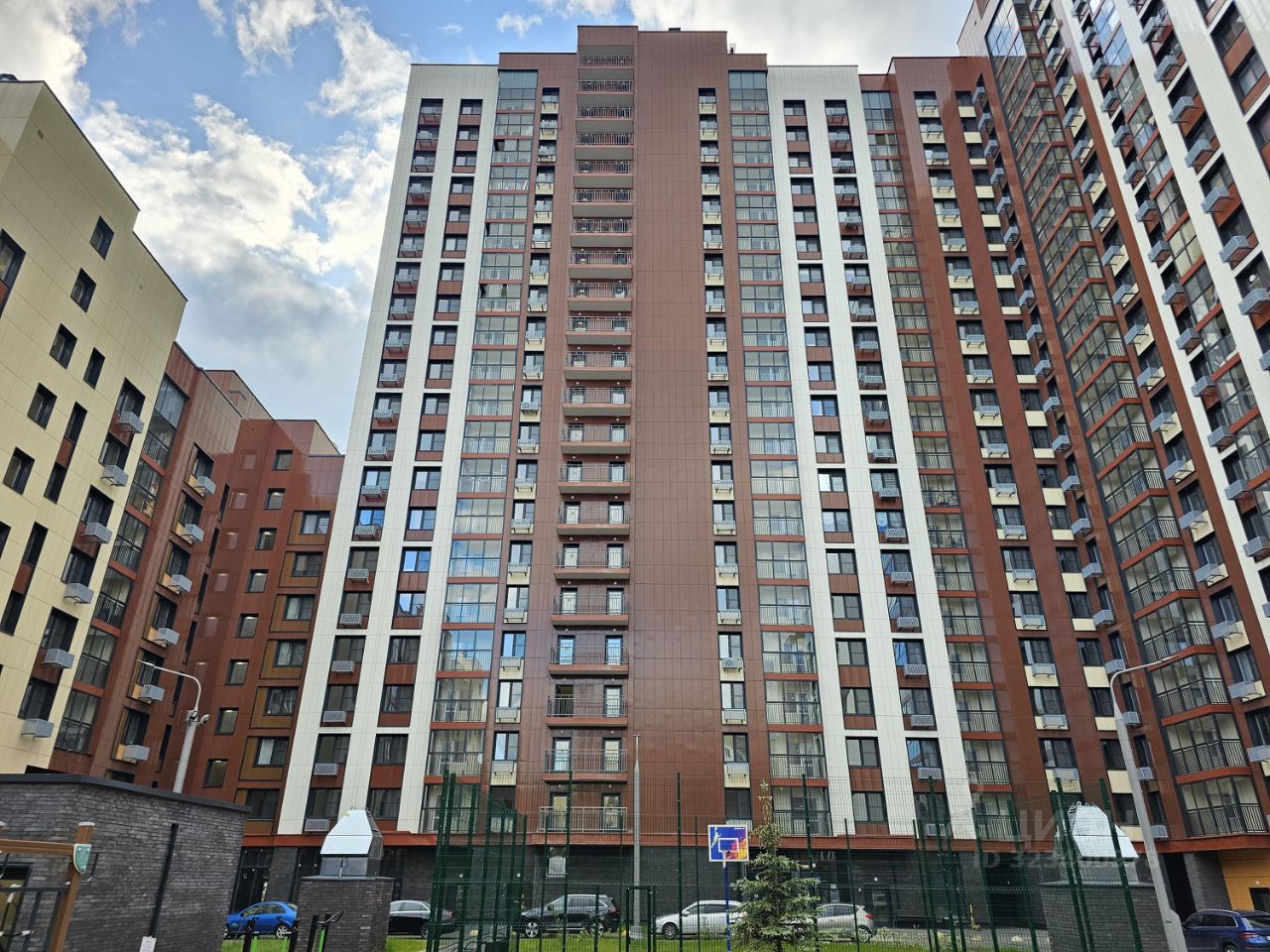 Продажа 2-комн квартиры на вторичном рынке улица Кедрова, 16К3